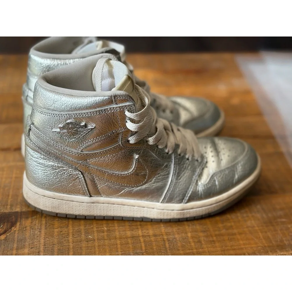 Air Jordan 1 Retro OG‎ High Chrome Women's FN7249-001 Size 7 Silver